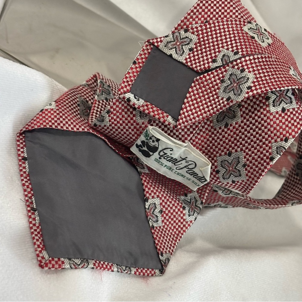 Vintage 100% Pure Chinese Silk Red Patterned Men's Tie Giant Panda One Size - Picture 2 of 3